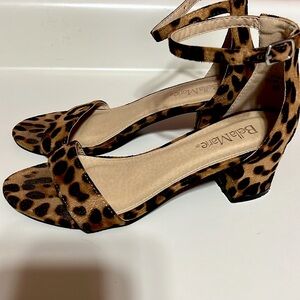 Bella Marie leopard print shoes size 6.5
